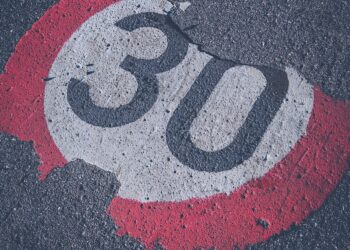 Milano a 30 chilometri orari, ma anche altre città ci stanno pensando