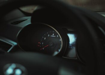 Aumento limite di velocità a 150 km/h in autostrada. Altroconsumo dice no