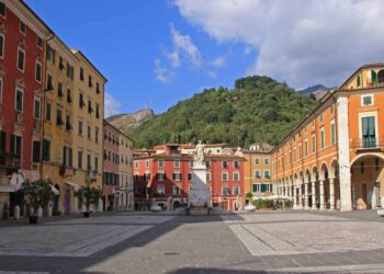 Come arrivare a Carrara e come muoversi per un viaggio di lavoro