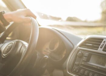 Smarrimento patente durante un viaggio di lavoro: come comportarsi all’estero?