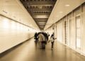 Quali sono gli aeroporti dove si cammina di più?