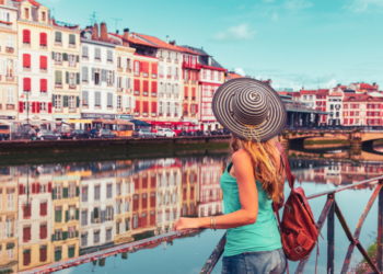 Le nuove tendenze di viaggio: viaggiatori consapevoli, città iconiche e una spalla tecnologica fidata