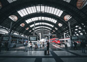 Spostamenti in treno e viaggi d’affari: il futuro della mobilità aziendale 