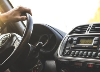 Assicurazioni auto per aziende: guida pratica per non perdersi tra polizze e clausole