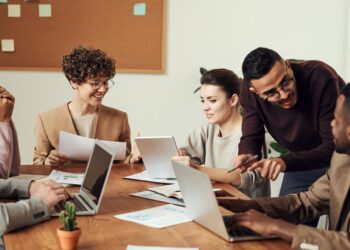 In vigore la nuova Norma UNI 11977:2025 per Travel Manager, Fleet Manager, Mobility Manager e Chief FMT Officer