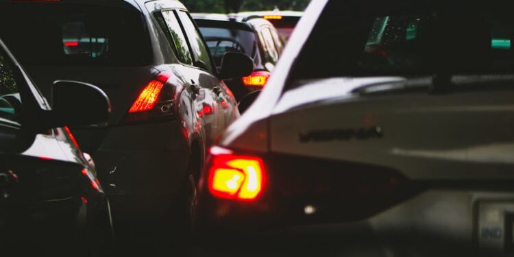 Quanto tempo perdono gli italiani nel traffico