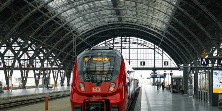 Un biglietto unico per attraversare l’Europa in treno: la proposta della Commissione che cambia il trasporto ferroviario
