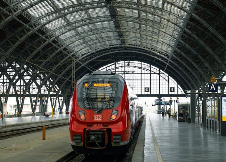 Un biglietto unico per attraversare l’Europa in treno: la proposta della Commissione che cambia il trasporto ferroviario