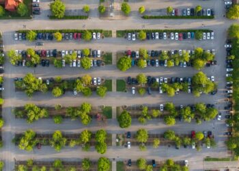parcheggio aziendale all'ombra