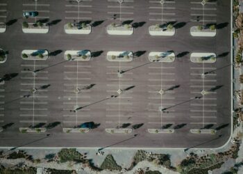 Parcheggi aziendali sotto pressione: quando lo spazio non basta più (e il car pooling diventa una leva di gestione)