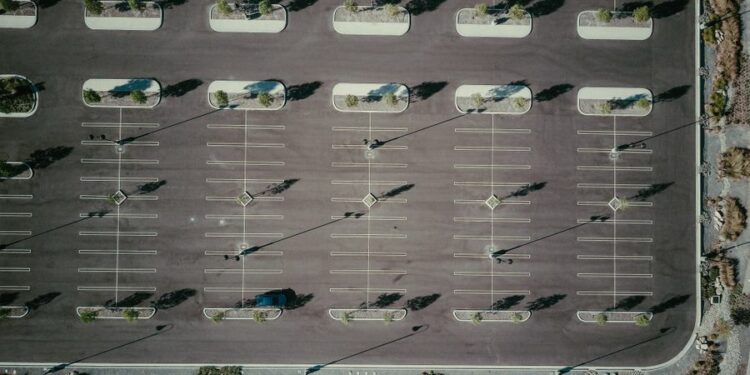 Parcheggi aziendali sotto pressione: quando lo spazio non basta più (e il car pooling diventa una leva di gestione)